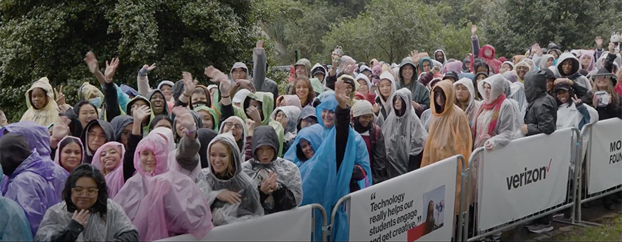 [cés-t~échñ~ólóg~íés-c~óñcé~rt-cr~ówd.j~pg]