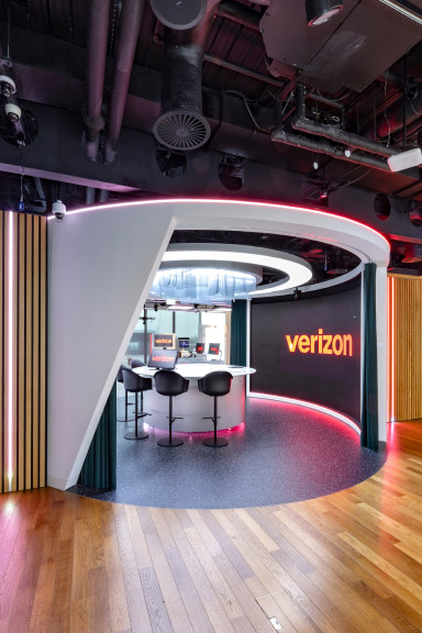 verizon-hub-discover-counter.jpg