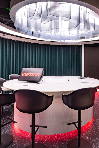 verizon-hub-discover-counter-closeup.jpg