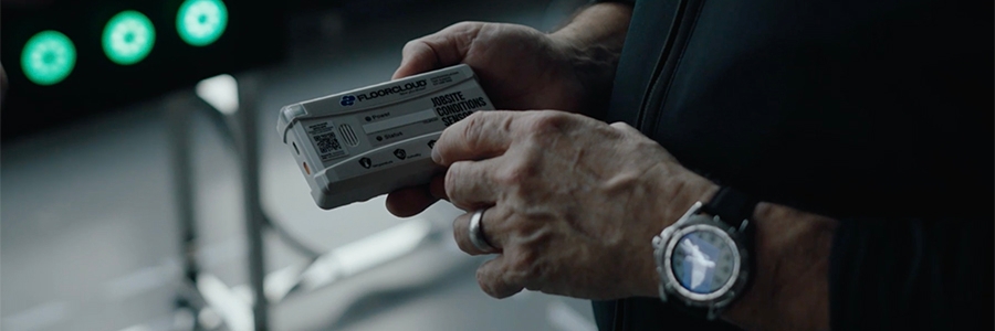 Full|floorcloud device in hand