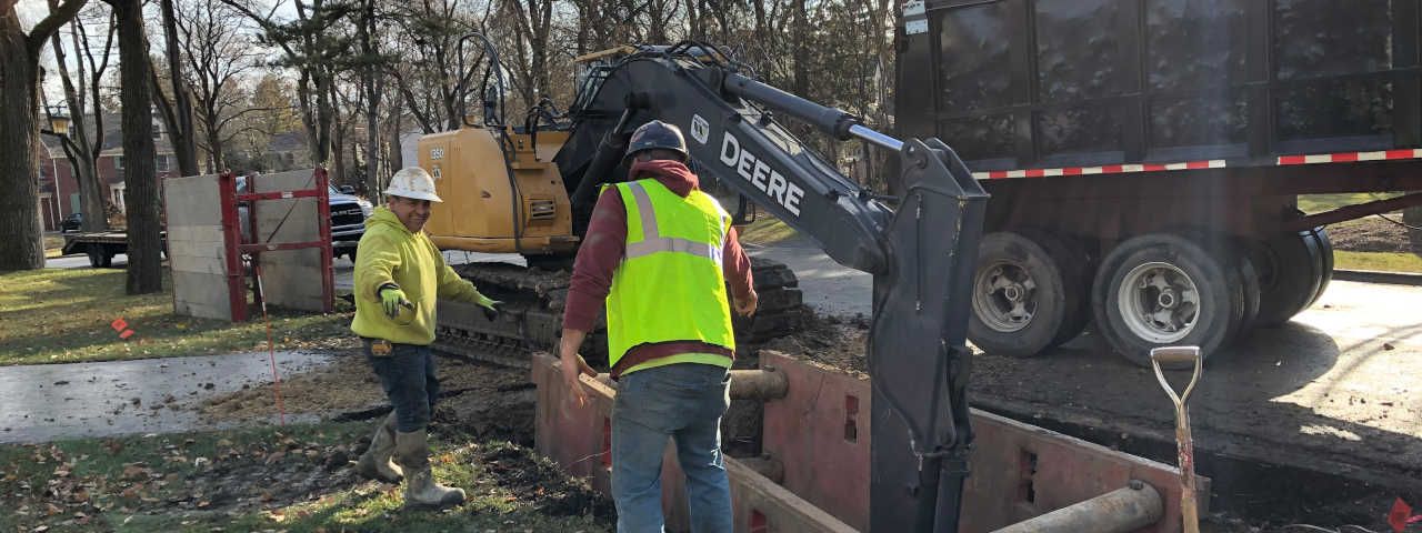 GSW-crew-digging-trench-with-backhow-1280x480.jpg