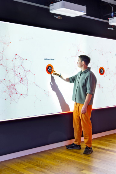 verizon-hub-discover-big-touch-screen.jpg