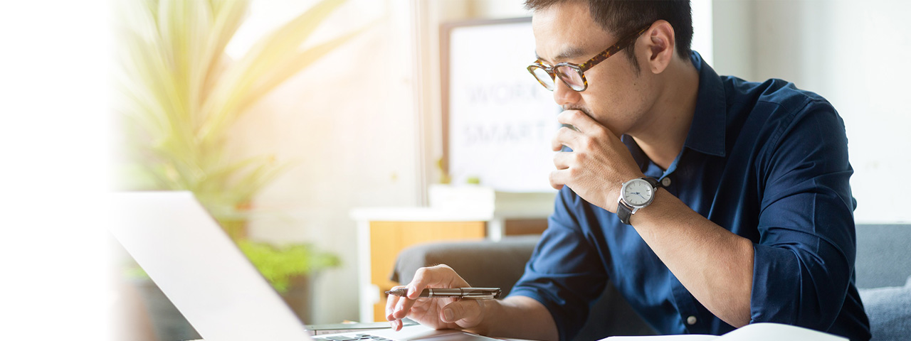 Full|hand holding using texting cell phone and typing computer.businessman at workplace Thinking investment plan.chatting contact Investor.searching for information use internet.connecting people concept